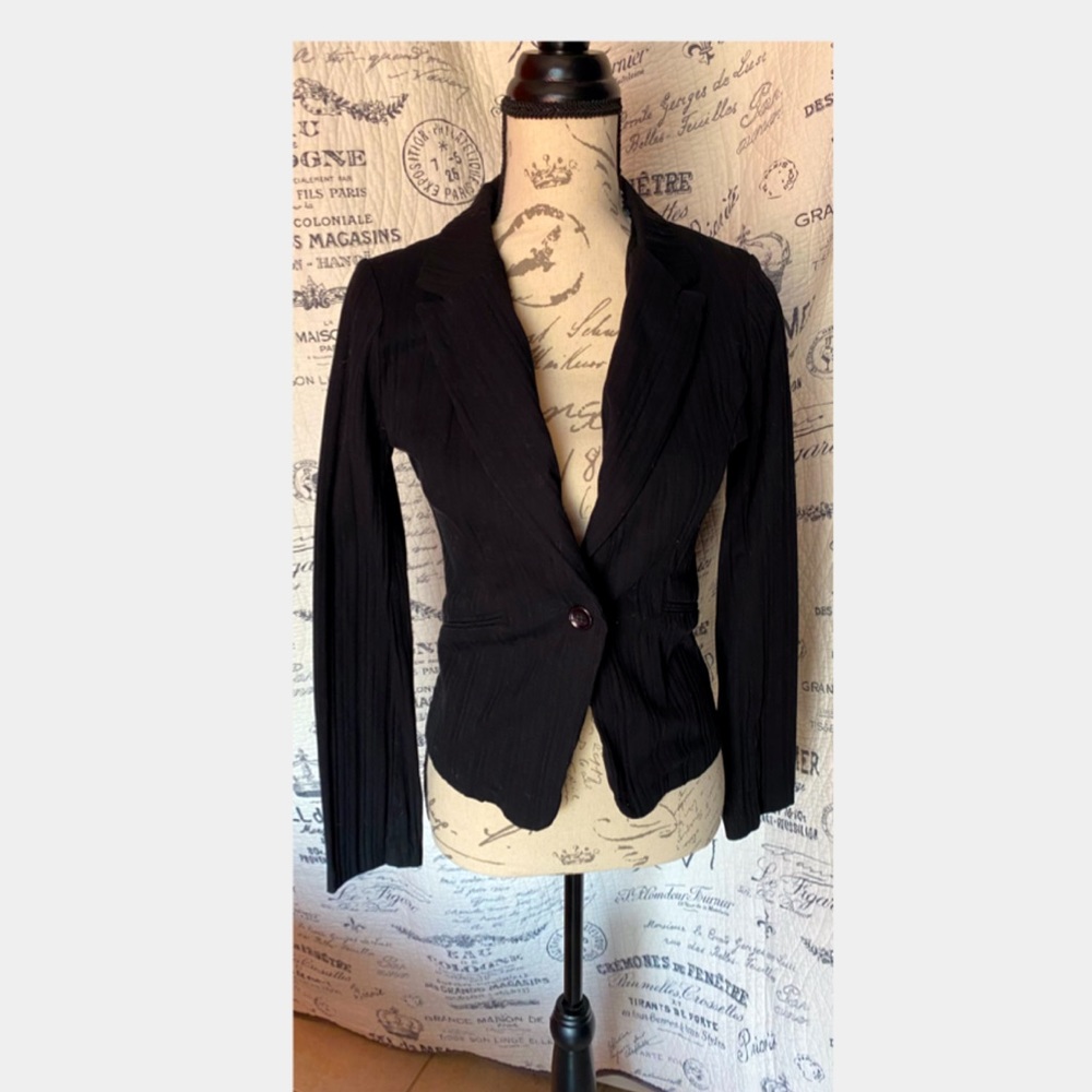 Women’s suit jackets, black size large